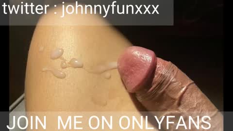 Snapshot of johnnyfun_xxx chatting on October 16, 4:42 am Johnnystrongarms                 online show from October 16, 4:42 am