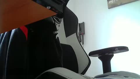 Johnnyscum80 online show from April 16, 9:09 am