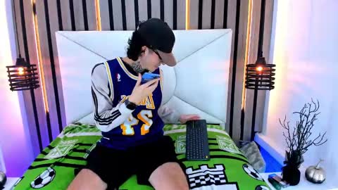 johnsonisaac94  online show from March 5, 2:14 am