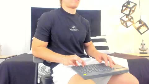Jonathan Danielss  online show from February 17, 11:55 am