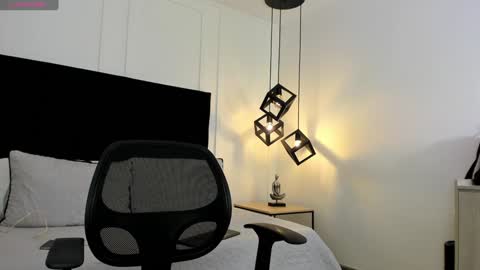 Jonathan Danielss  online show from January 22, 11:34 am
