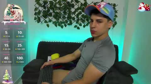 Instagram jonathanfit14 online show from December 20, 9:28 pm