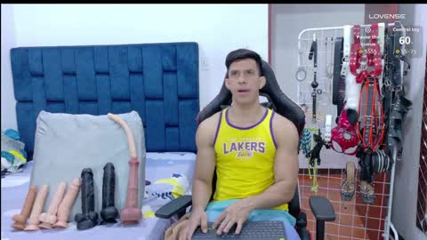 jose_rumbero91 online show from April 3, 9:33 pm