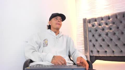 joseph_vans online show from April 20, 3:31 am