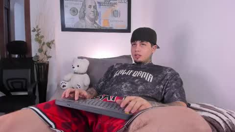 juan_alvarez18 online show from October 11, 12:47 am