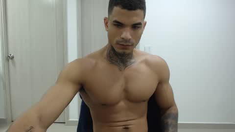 juan_gomez_1 online show from January 6, 10:35 am