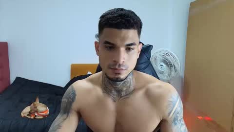 juan_gomez_1 online show from November 23, 10:10 pm