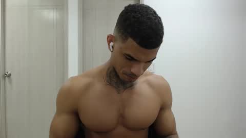 juan_gomez_1 online show from January 5, 10:32 am