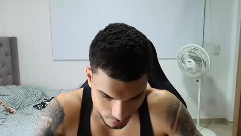 juan_gomez_1 online show from January 9, 1:44 am