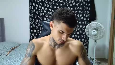 juan_gomez_1 online show from November 12, 12:27 am