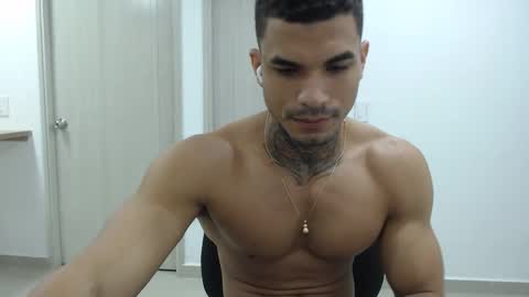 juan_gomez_1 online show from December 24, 10:44 am