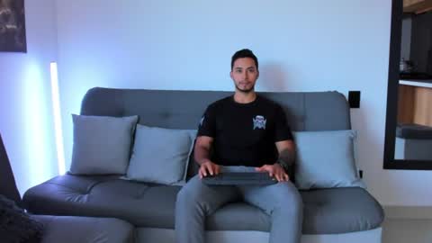 juan_muscle online show from June 20, 10:59 pm