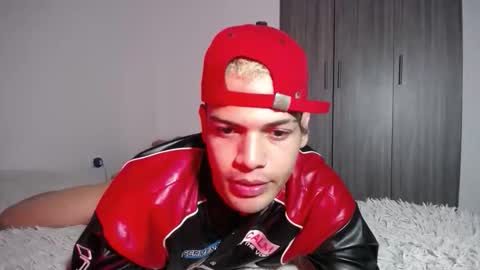 Snapshot of juicy_boy22 chatting on October 21, 2:03 am Miguel online show from October 21, 2:03 am