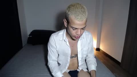 Snapshot of juicy_boy22 chatting on October 22, 3:10 am Miguel online show from October 22, 3:10 am