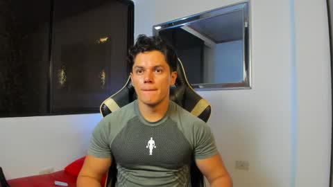 julian_wallace online show from February 26, 1:18 am