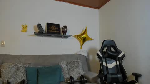 julian_wallace online show from October 23, 8:23 pm