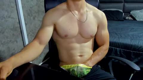 Julian online show from October 10, 10:09 am