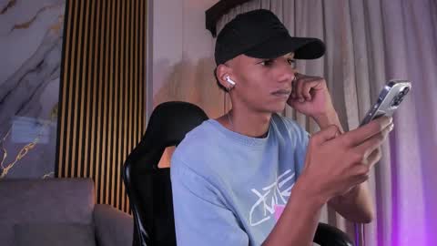 Julien online show from March 3, 11:28 am