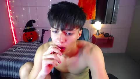 Snapshot of justin_grayy_ chatting on October 21, 9:50 pm Justin online show from October 21, 9:50 pm
