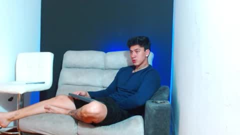 justinfuller_31 online show from March 12, 7:21 pm