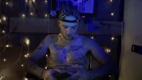 justinmoore1987 online show from January 25, 11:13 am