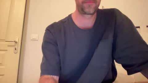 justmeandyou00 online show from January 5, 6:22 pm