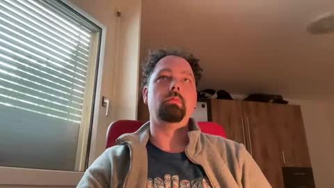 niceoregano online show from January 12, 8:18 am