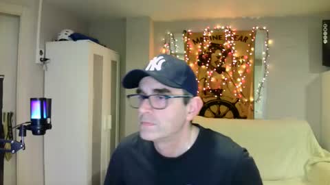 Snapshot of kalem48 chatting on February 7, 12:53 am MusicMen49 online show from February 7, 12:53 am