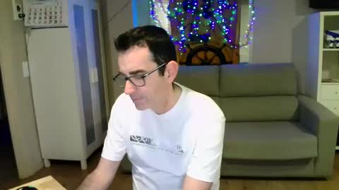 Snapshot of kalem48 chatting on December 15, 1:35 am MusicMen49 online show from December 15, 1:35 am