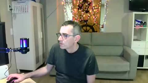 Snapshot of kalem48 chatting on January 1, 10:46 pm MusicMen49 online show from January 1, 10:46 pm