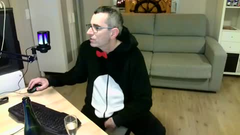 Snapshot of kalem48 chatting on January 3, 11:33 pm MusicMen49 online show from January 3, 11:33 pm
