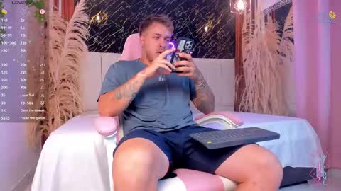 keane_lee_ online show from March 26, 12:31 pm