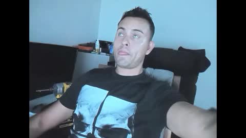 Snapshot of killandpussy chatting on October 25, 5:20 am Jonnybigcock online show from October 25, 5:20 am