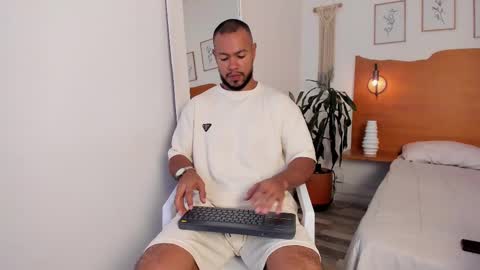 Kilua Muscle guy online show from October 4, 10:03 pm