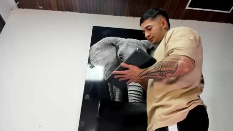 Angel Falconer online show from October 25, 3:52 am