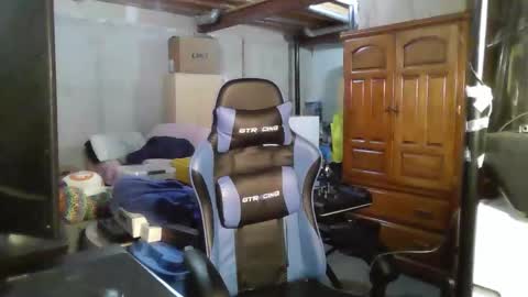 Master  King Tommy online show from December 19, 9:06 am