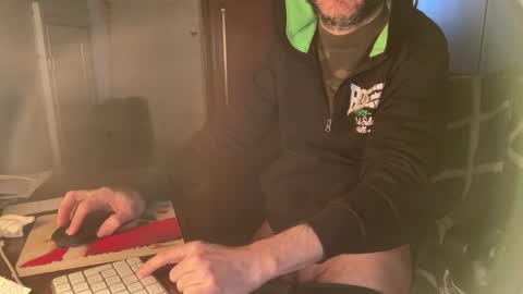 kissofbanned1983 online show from March 28, 9:31 am