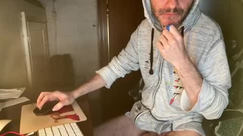 kissofbanned1983 online show from April 13, 10:27 am