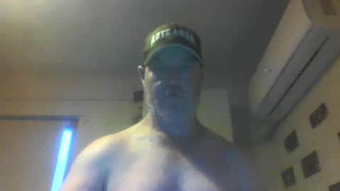 Snapshot of kiwiguy19773 chatting on February 18, 7:10 am kiwiguy19773 online show from February 18, 7:10 am