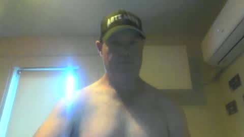Snapshot of kiwiguy19773 chatting on December 27, 6:14 am kiwiguy19773 online show from December 27, 6:14 am