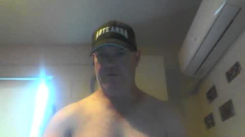 Snapshot of kiwiguy19773 chatting on December 12, 6:25 am kiwiguy19773 online show from December 12, 6:25 am