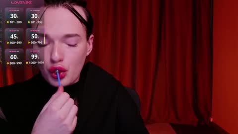 Kristen online show from December 5, 11:01 pm