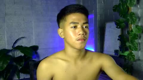 kritthanarkorn online show from December 17, 3:51 pm