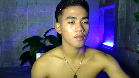 kritthanarkorn online show from December 20, 7:54 pm