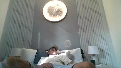 krlitoshincapie online show from October 27, 8:55 pm