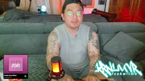 krnluvr online show from April 7, 2:17 pm