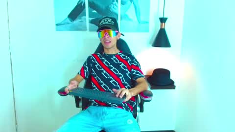 justym online show from December 29, 7:28 am