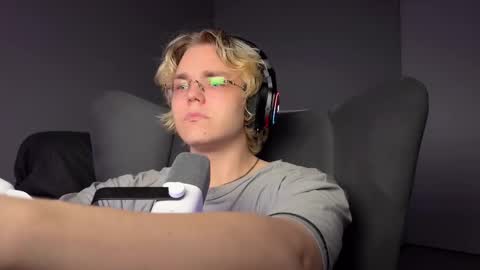 Snapshot of kulik_hoesos chatting on October 29, 9:29 pm Esdxr online show from October 29, 9:29 pm