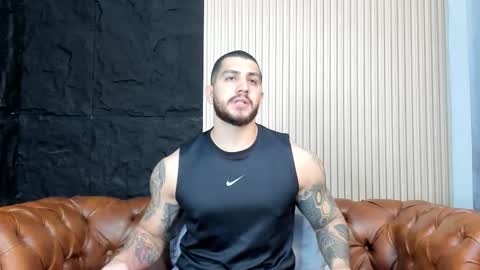 kylenorth_ online show from December 3, 4:46 pm