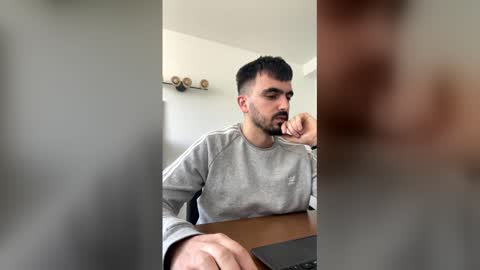 lander920612 online show from February 18, 10:13 am